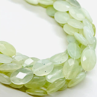 filo di giada ovale sfaccettato 14 mm x 10 mm colore verde pallidissimo - Perle Pietre Dure per Bigiotteria e Gioielli