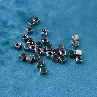 Distanziatore Cubo in Acciaio 4mm (Foro 2mm) - 30 pz - Minuteria per Bigiotteria e Gioielli fai da te