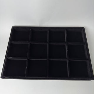 Schwarzes Schmucktablett aus Samt mit 12 Fächern 35x24 cm – Sarobidy