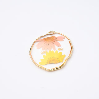 Ciondolo Fiori Naturali Giallo e Rosa con Perline Resinati Oro Irregolare 36mm - Artigianale
