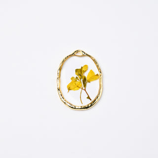 Ciondolo Piccoli Fiori Naturali Gialli Resinati Oro Ovale 28x20mm - Artigianale