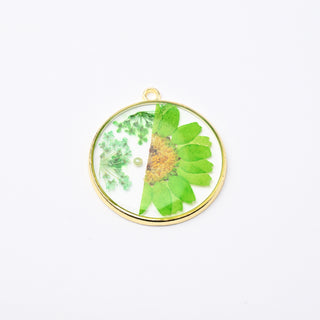 Ciondolo Fiori Naturali Verde e Perla Resinati Oro Tondo Ø 30mm - Artigianale