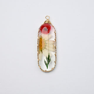 Ciondolo Fiori Naturali Rosso e Bianco Resinate e Cornice Lavorata Oro Ovale 37x14mm - Artigianale