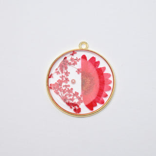 Ciondolo Fiori Naturali Rosso e Perla Resinati Oro Tondo Ø 30mm - Artigianale