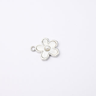 Ciondolo Petite in Ottone Fiore Bianco Perlato e Perla 20x17mm
