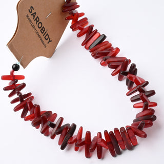 Perle in Corno Naturale Bastoncini Rosso 18x4mm