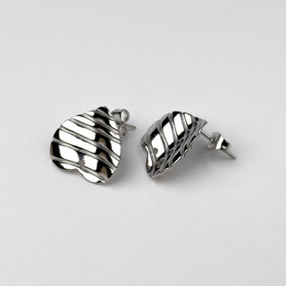 Orecchino Perno con Base Cuore Lavorata 18mm in Acciaio - 2 pz