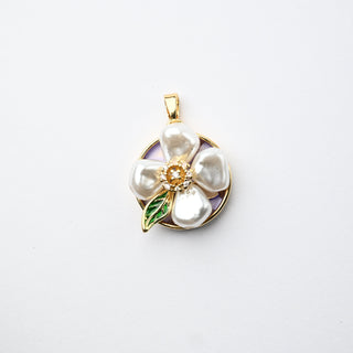 Ciondolo Fiore Perlato a Quattro Petali Perla con Cuore di Zirconi Tondo 18mm - Artigianale