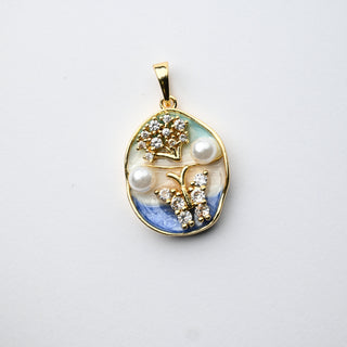 Ciondolo "Paesaggio Incantato" con Albero e Farfalla di Cristalli Ovale 24x19mm - Artigianale