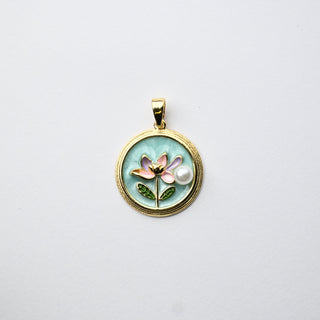 Ciondolo "Ninfea Pastello" Rosa e Lilla su Sfondo Azzurro Tondo 18mm - Artigianale